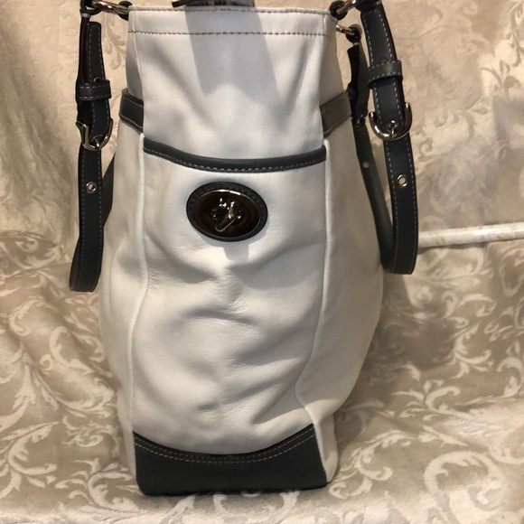 Coach Leather Tote East/West Gallery Tote. - Picture 11 of 17